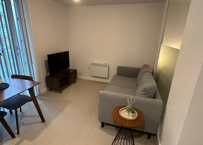 Modern Studio Retreat With Gym Access In Salford,