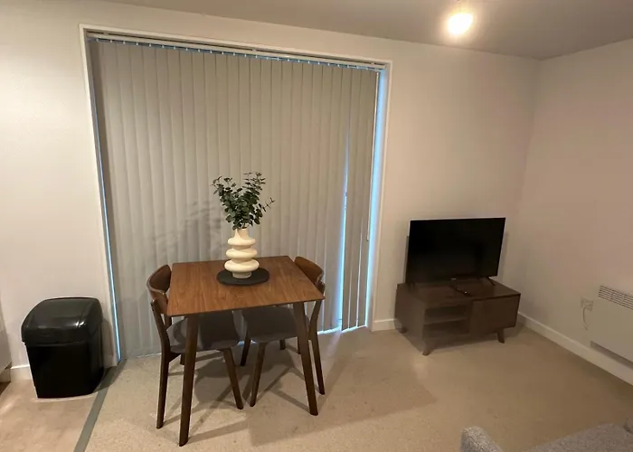 Modern Studio Retreat With Gym Access In Salford,