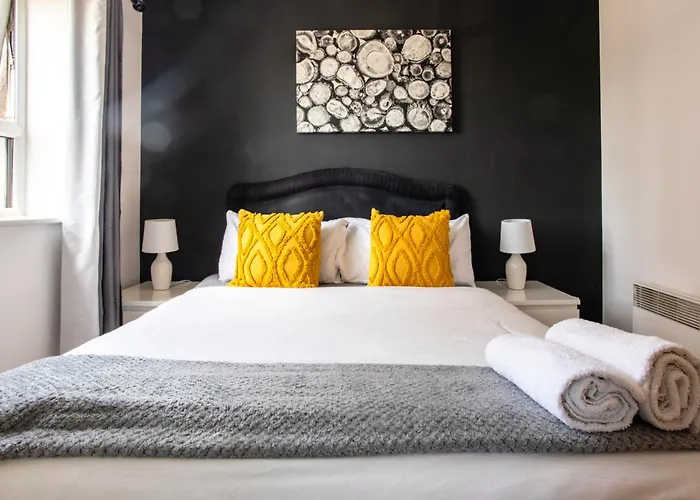 Lord Street With Free Parking & Wifi- Salford Uni, Victoria Station, Ao Arena