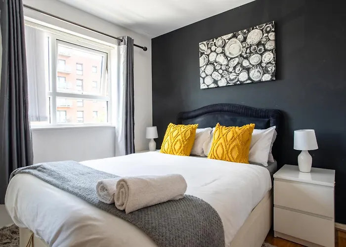 Lord Street With Free Parking & Wifi- Salford Uni, Victoria Station, Ao Arena